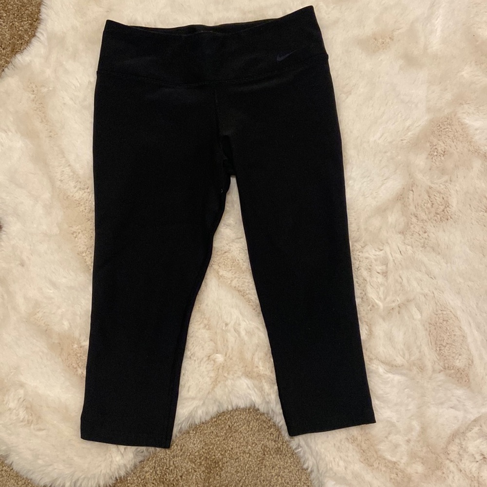 Nike - gray capri leggings